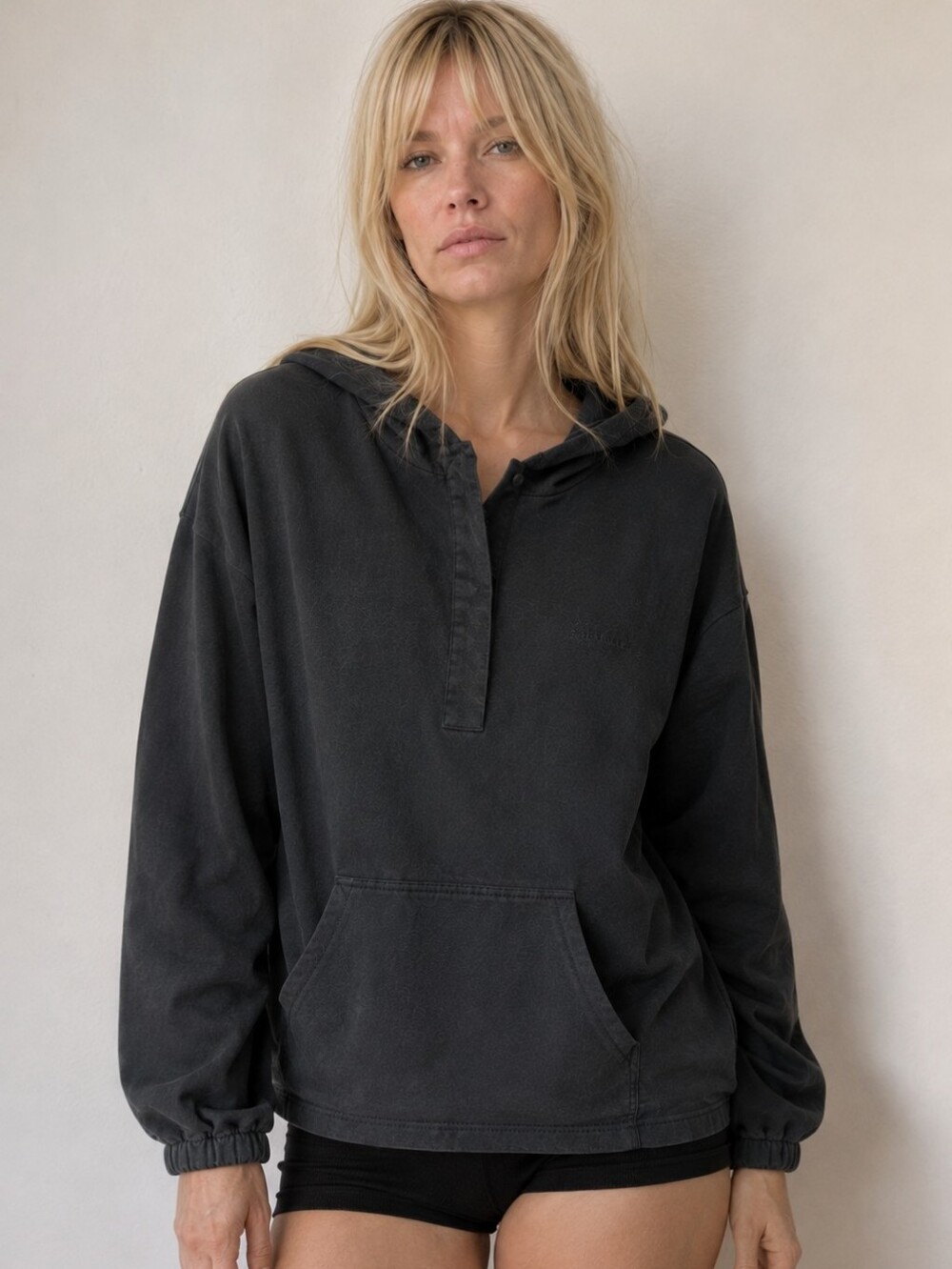 WOMANCE BLACK HOODIE SIZE MEDIUM
